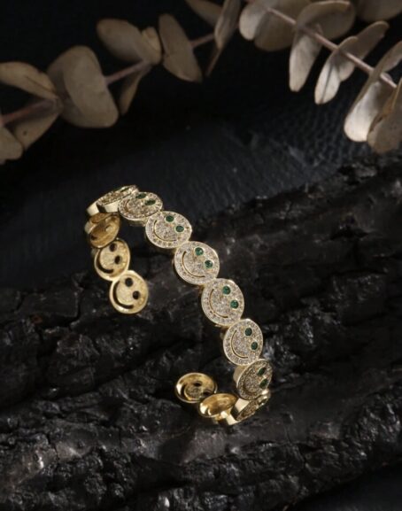 Round smiling face bracelet - Image 2