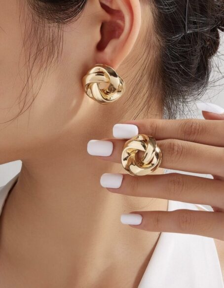 Twist Design Stud Earrings
